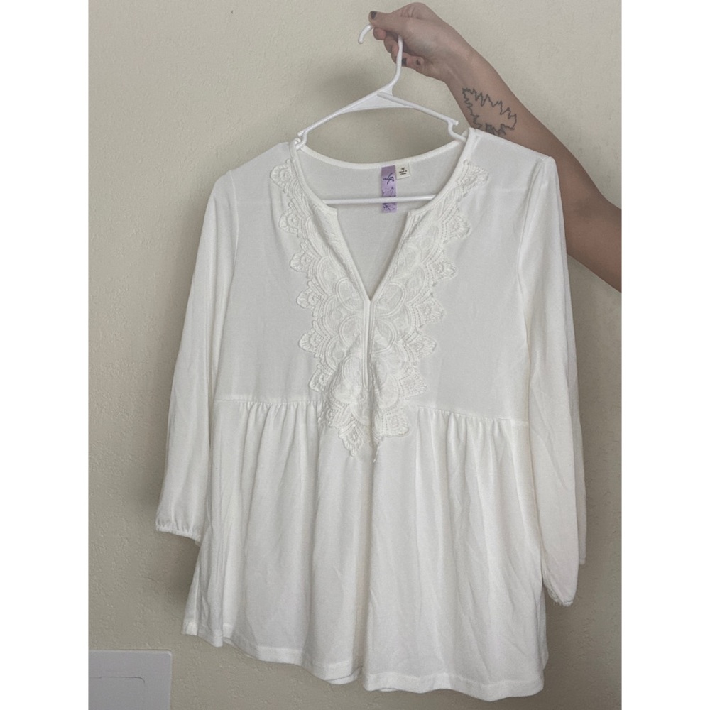 white quarter-length sleeve blouse